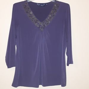 3/4 sleeved v-neck blouse